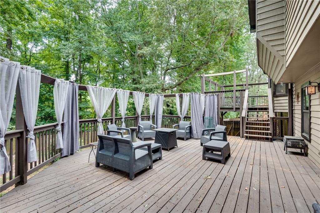 2736 Peachtree Walk