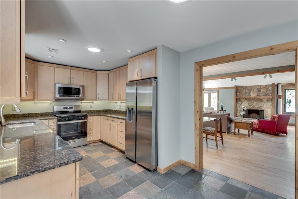 2736 Peachtree Walk