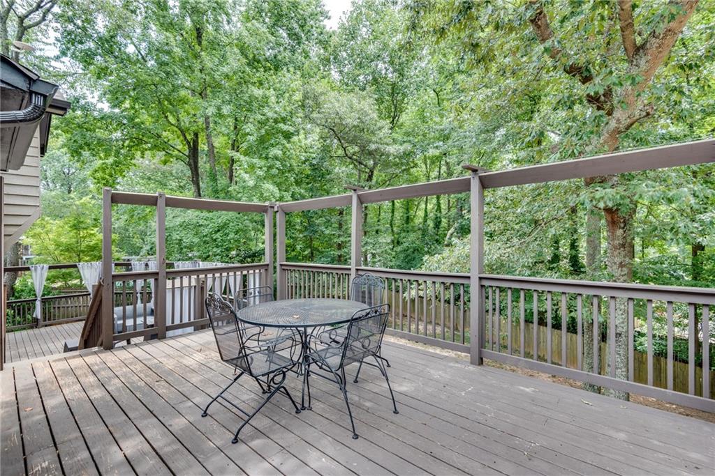 2736 Peachtree Walk