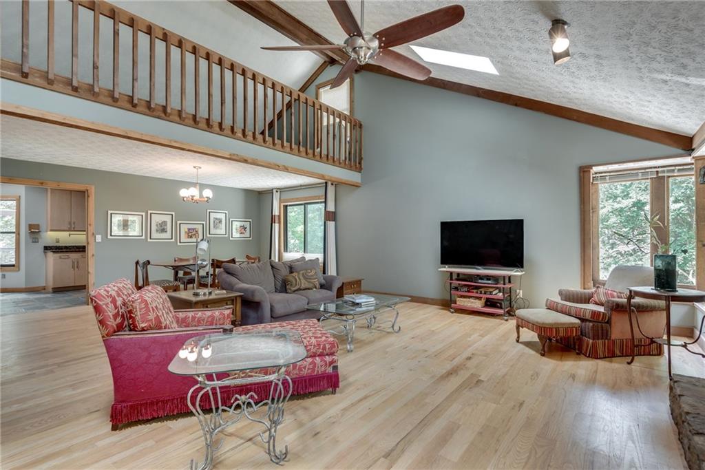 2736 Peachtree Walk