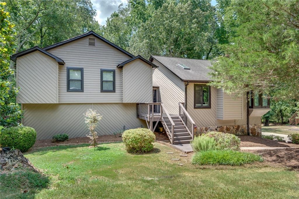 2736 Peachtree Walk
