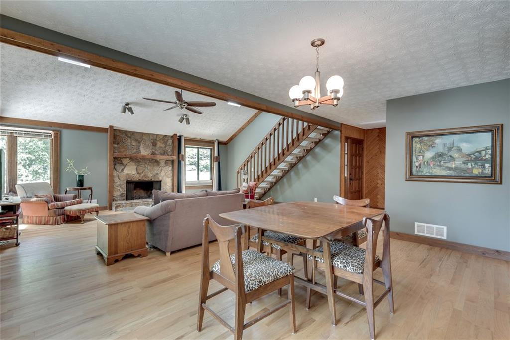 2736 Peachtree Walk