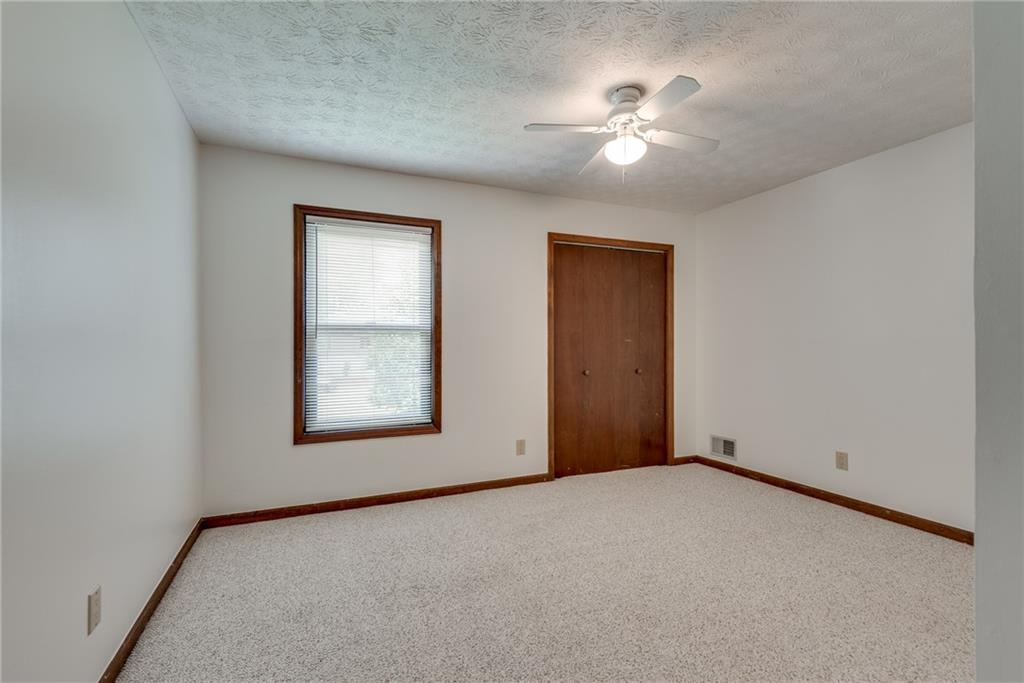 2736 Peachtree Walk