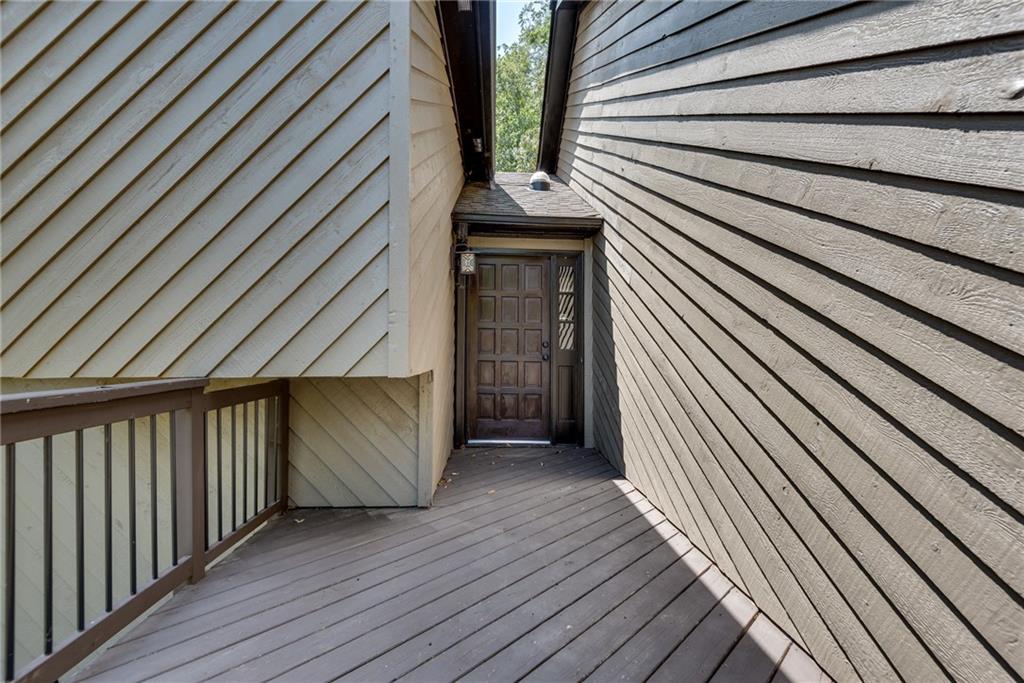 2736 Peachtree Walk