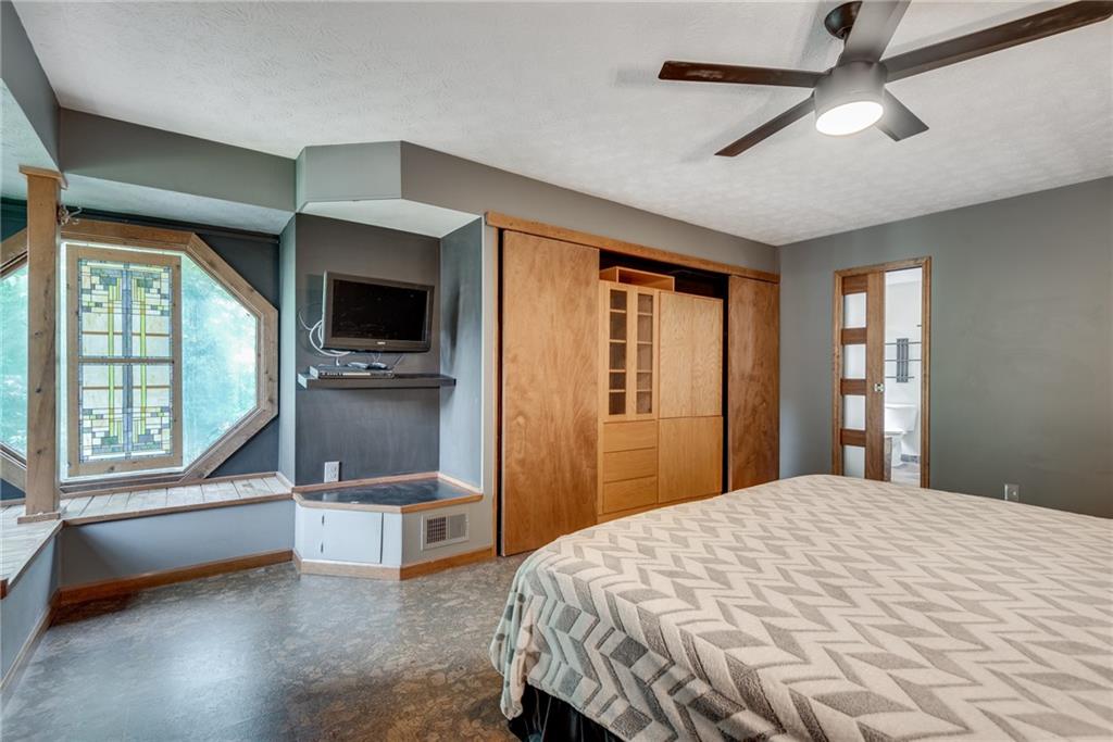 2736 Peachtree Walk