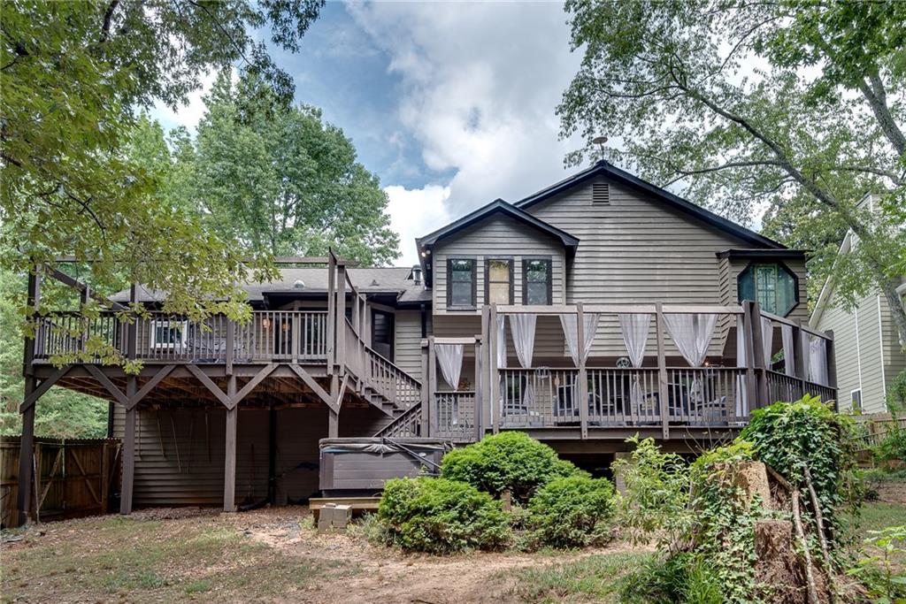 2736 Peachtree Walk