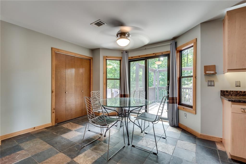 2736 Peachtree Walk
