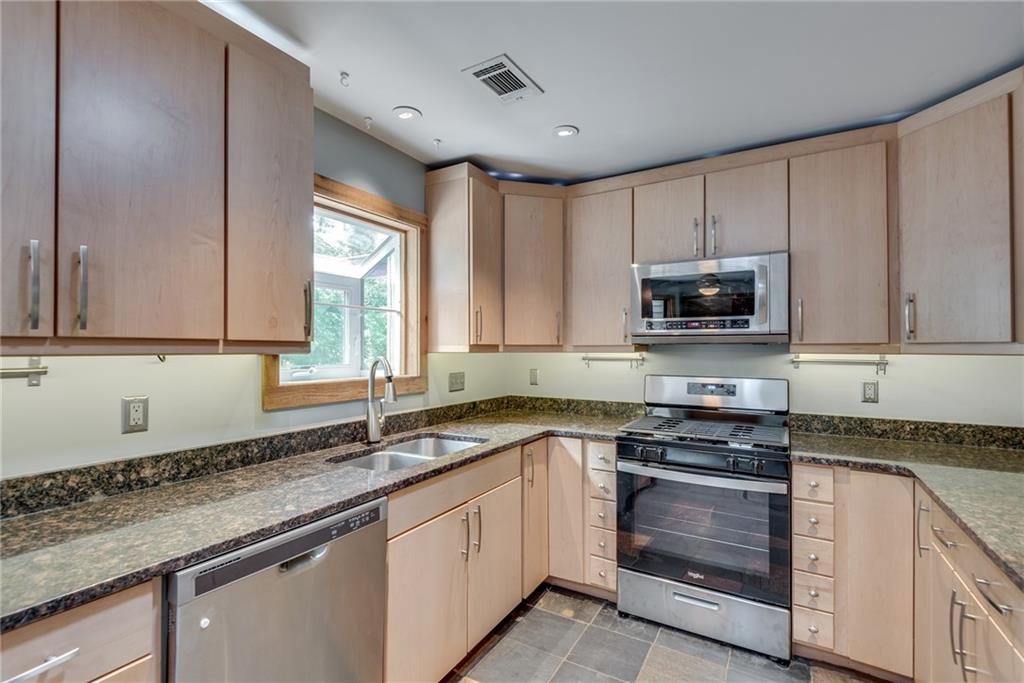 2736 Peachtree Walk