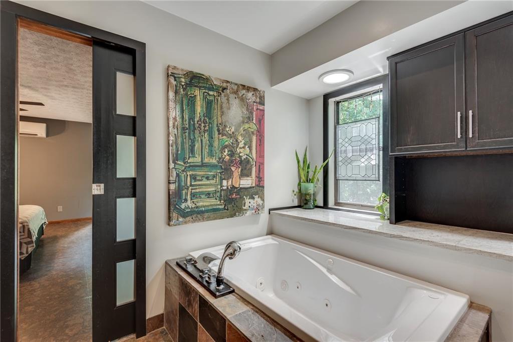 2736 Peachtree Walk