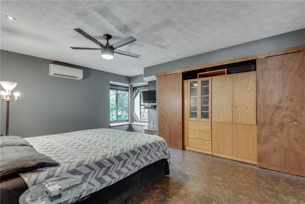 2736 Peachtree Walk