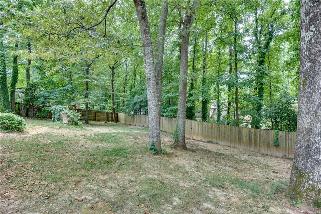 2736 Peachtree Walk