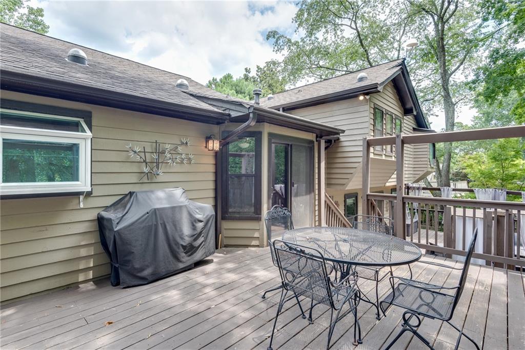 2736 Peachtree Walk