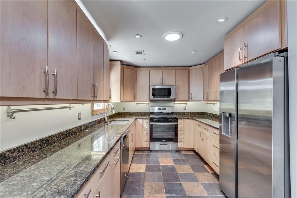 2736 Peachtree Walk