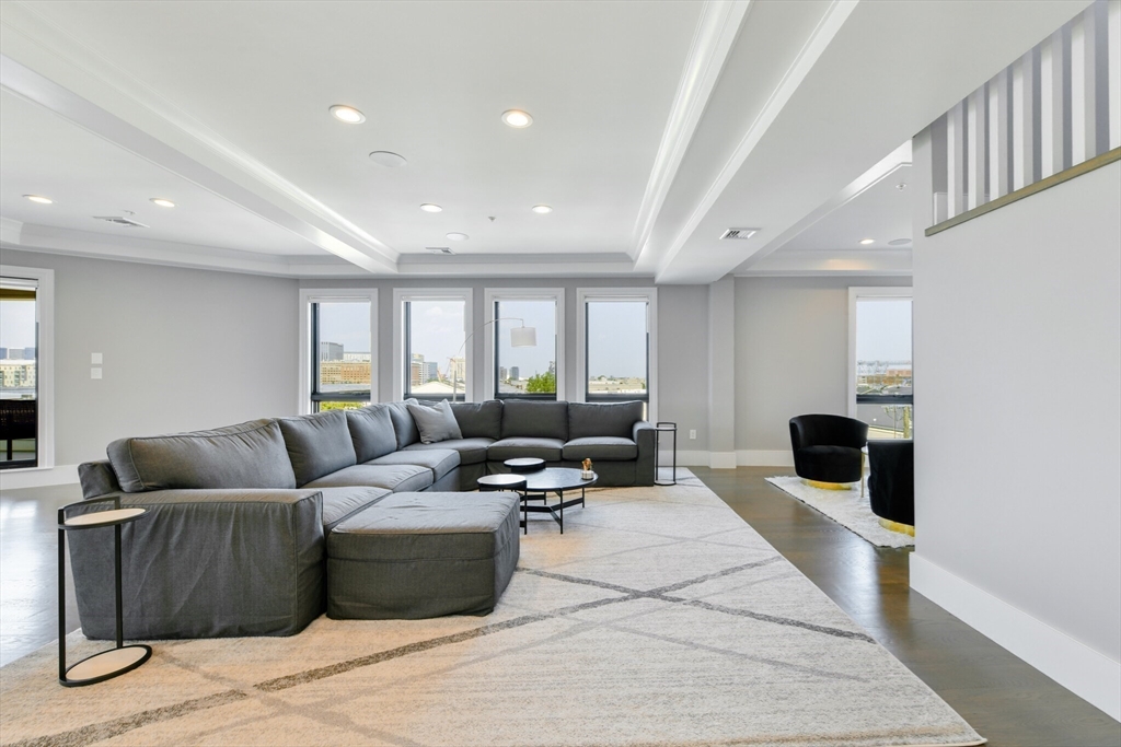 377 W 1st St # 9