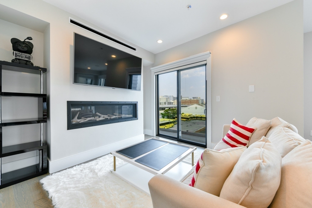 377 W 1st St # 9