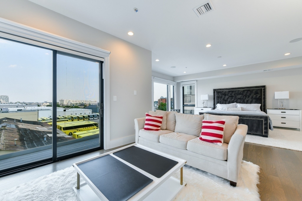 377 W 1st St # 9