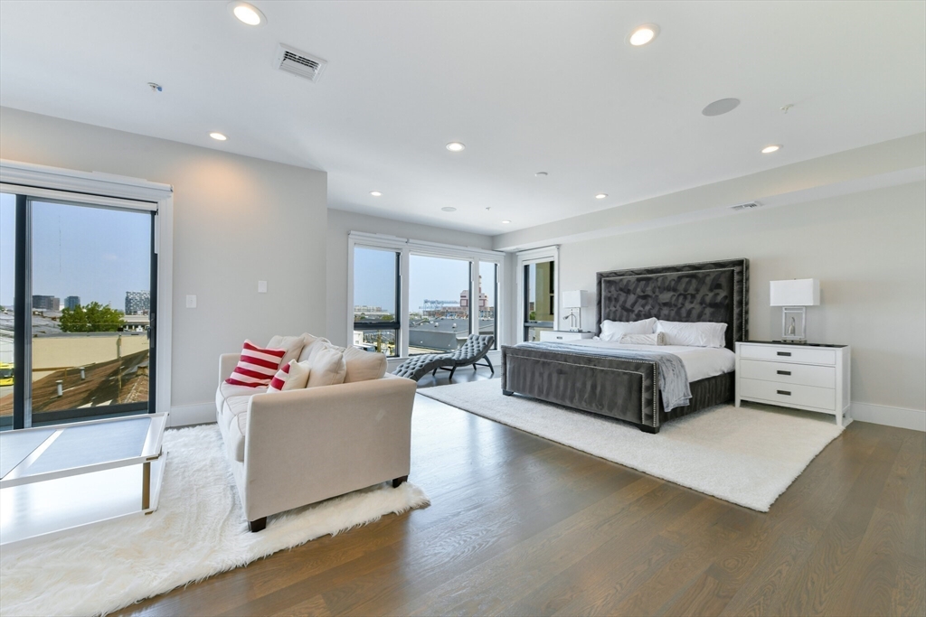 377 W 1st St # 9