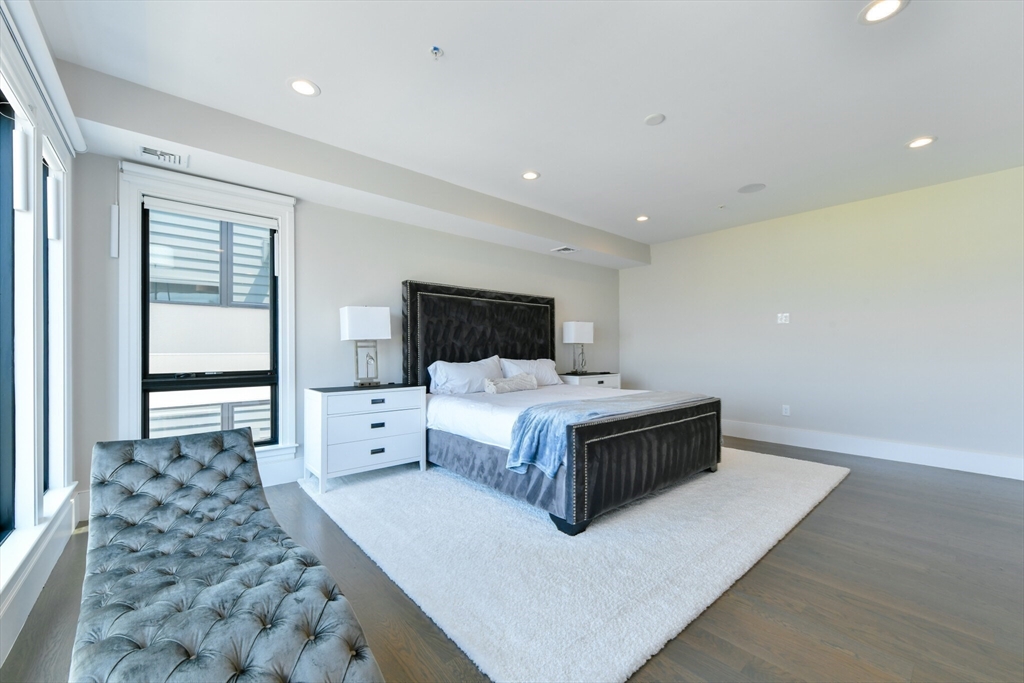 377 W 1st St # 9