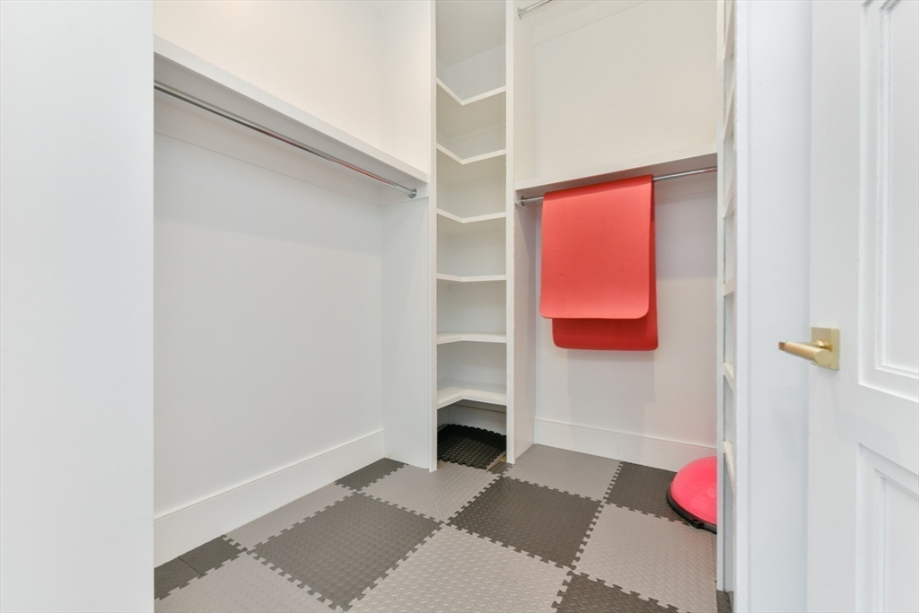 377 W 1st St # 9