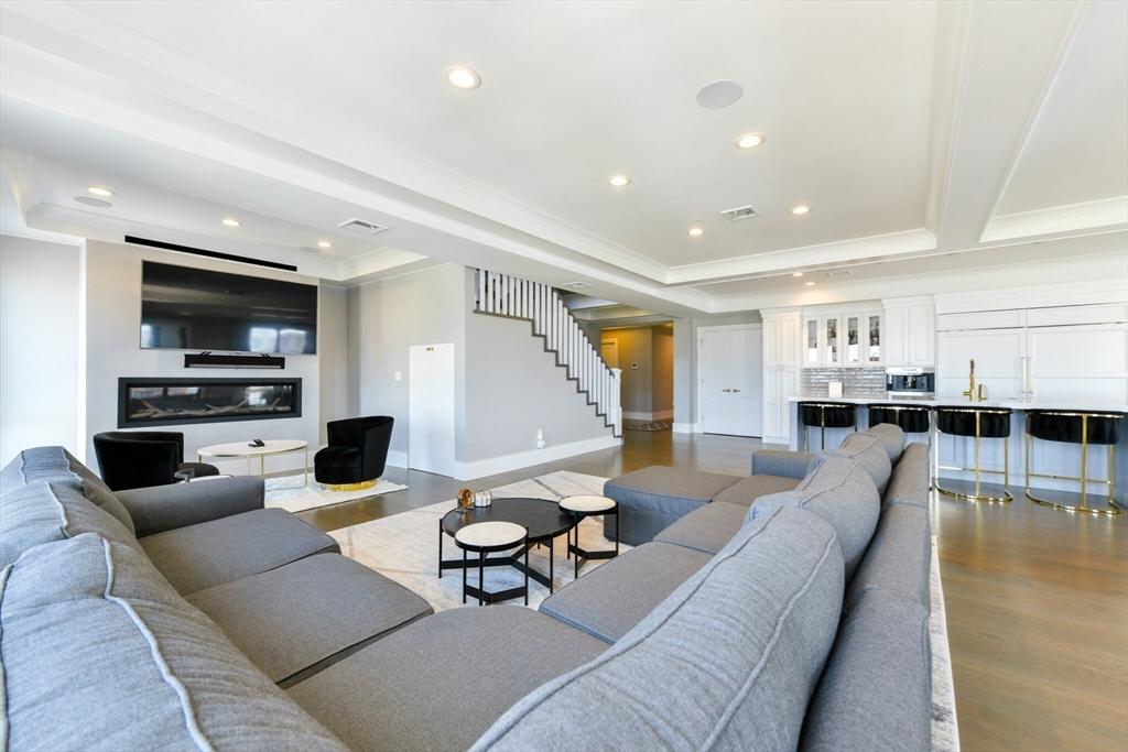 377 W 1st St # 9