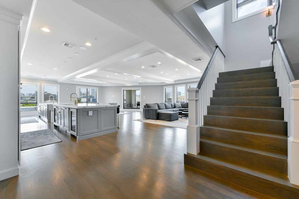 377 W 1st St # 9