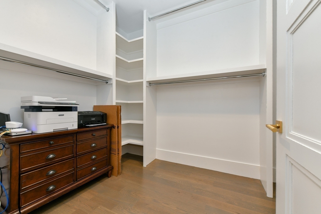 377 W 1st St # 9
