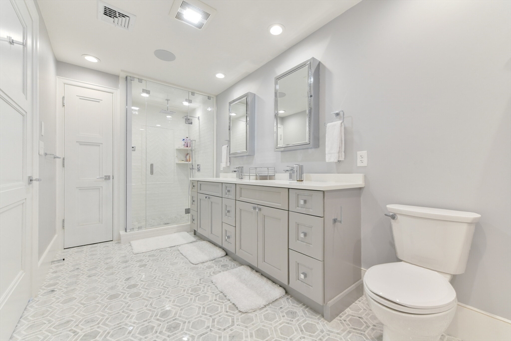 377 W 1st St # 9