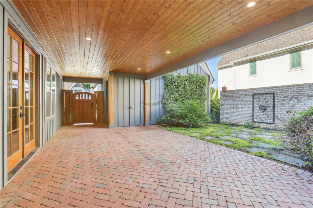 190 Arbor Garden Circle