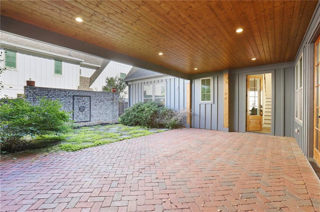 190 Arbor Garden Circle