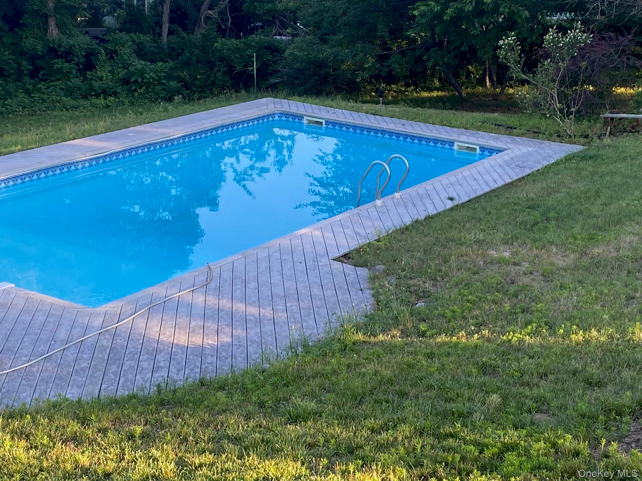 6 Huckleberry Lane E