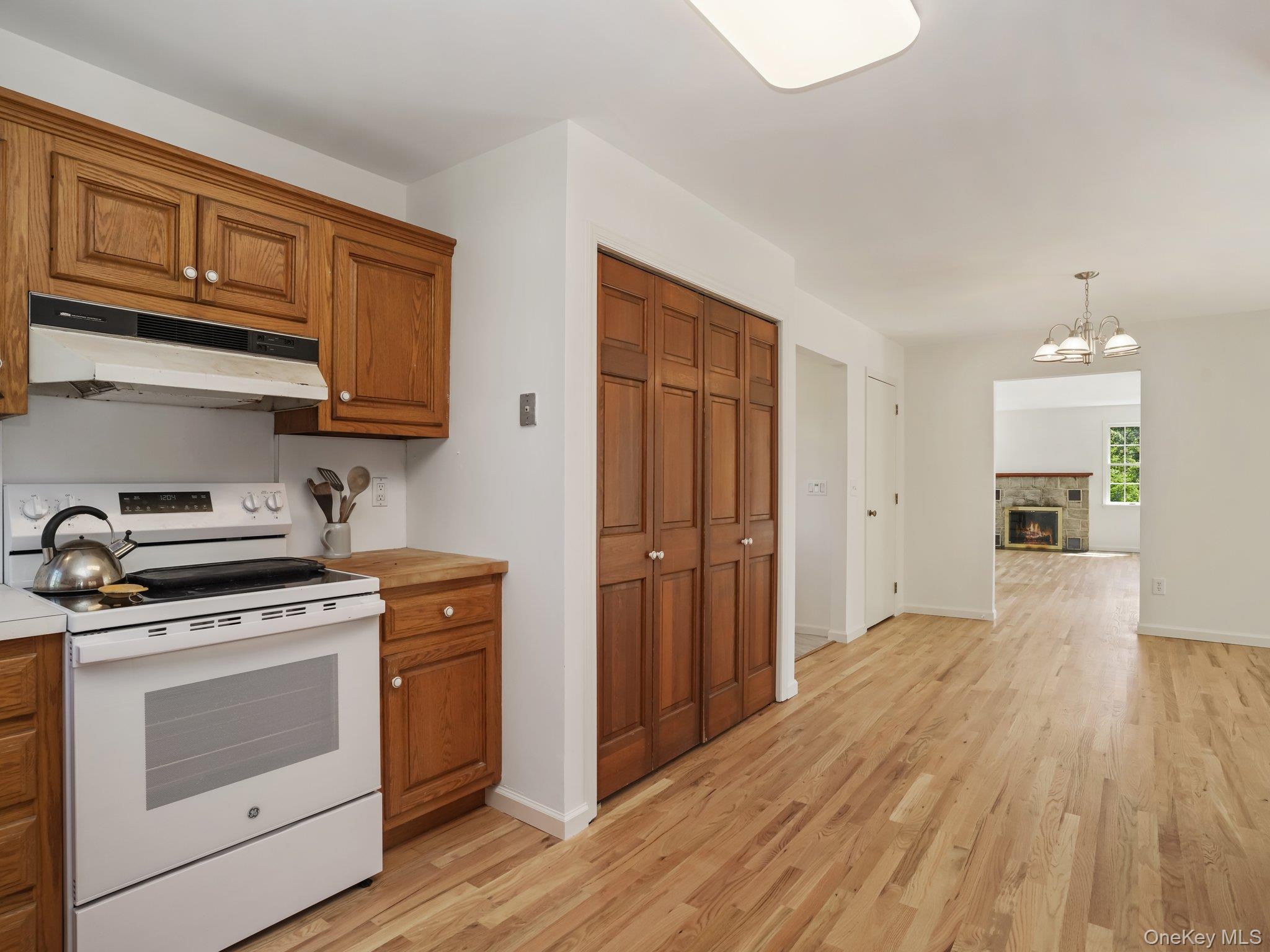 6 Huckleberry Lane E