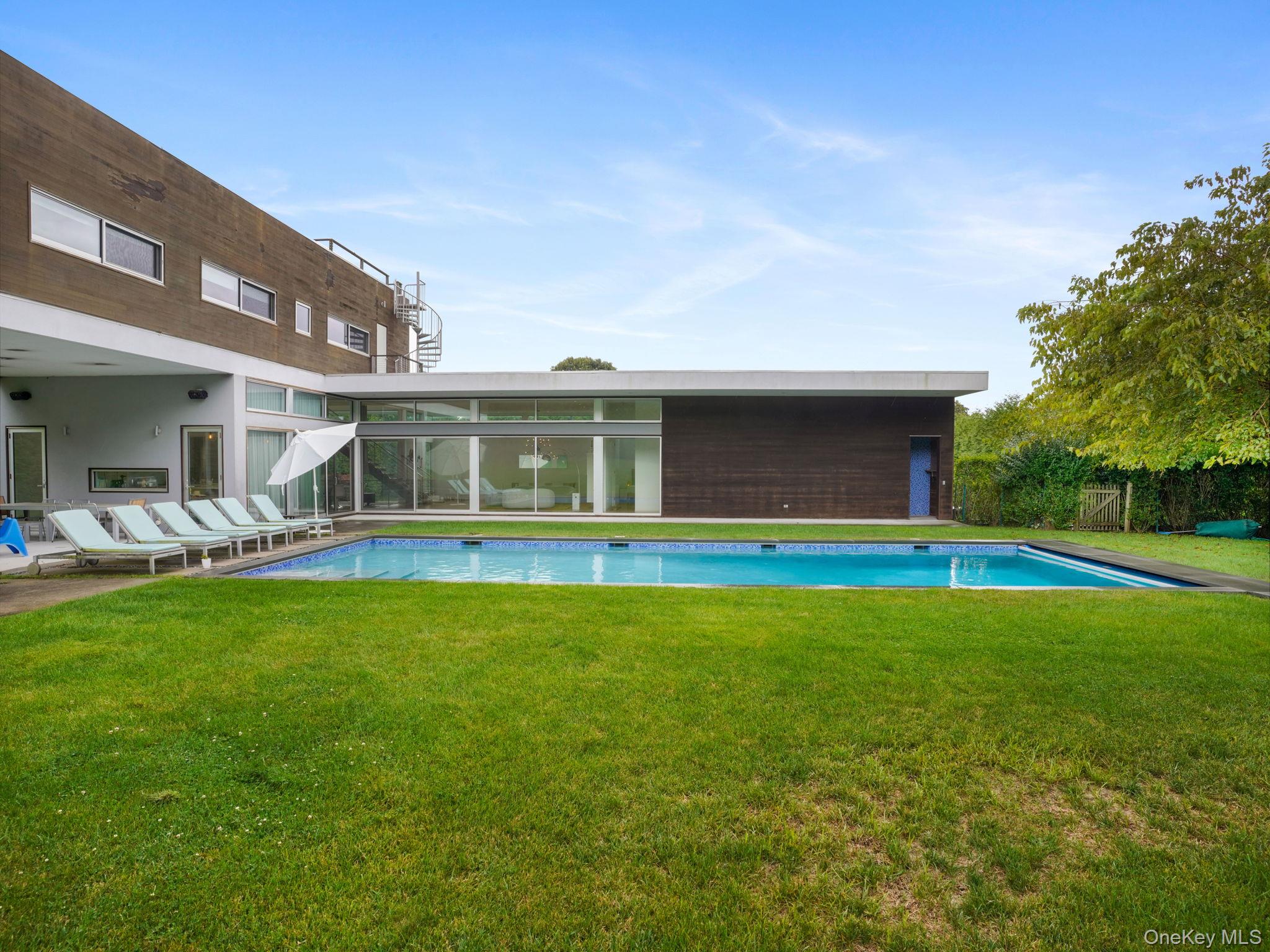 135 Middle Pond Road