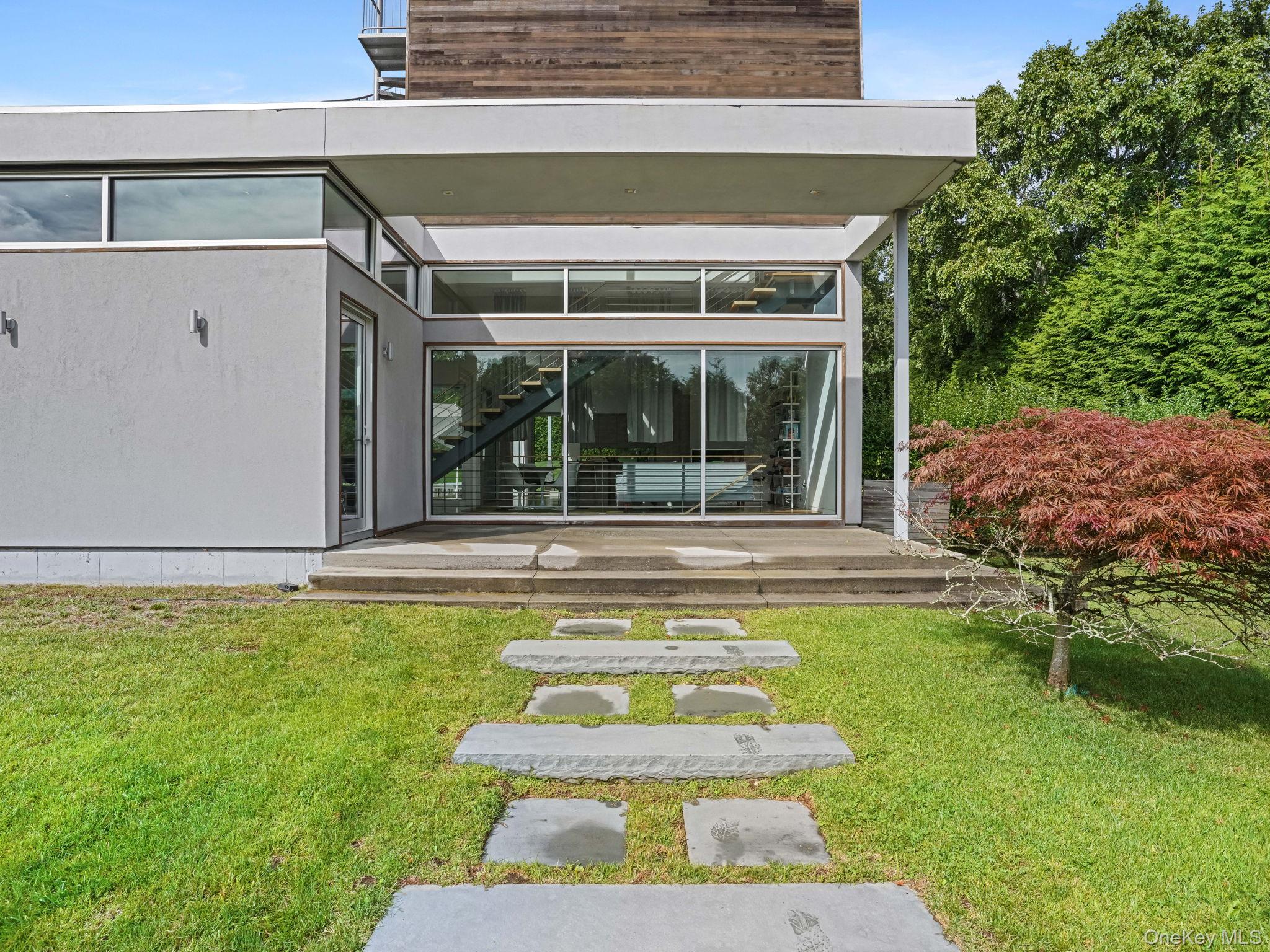 135 Middle Pond Road