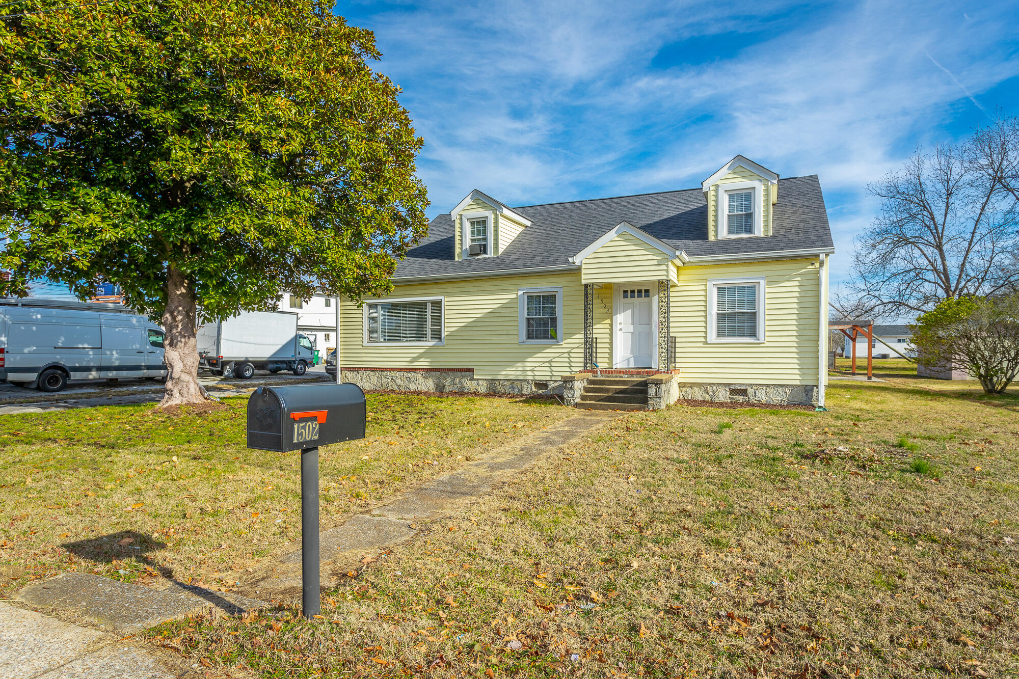 1502 Tombras Avenue