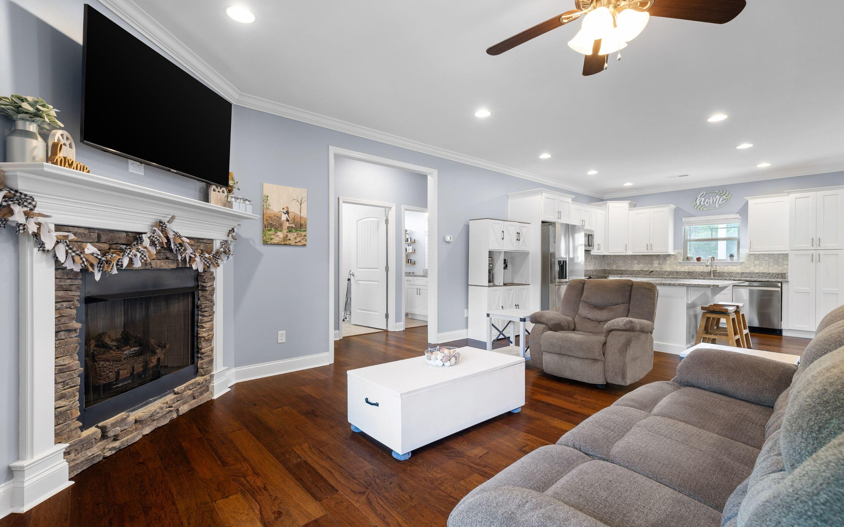3212 Parker Lane