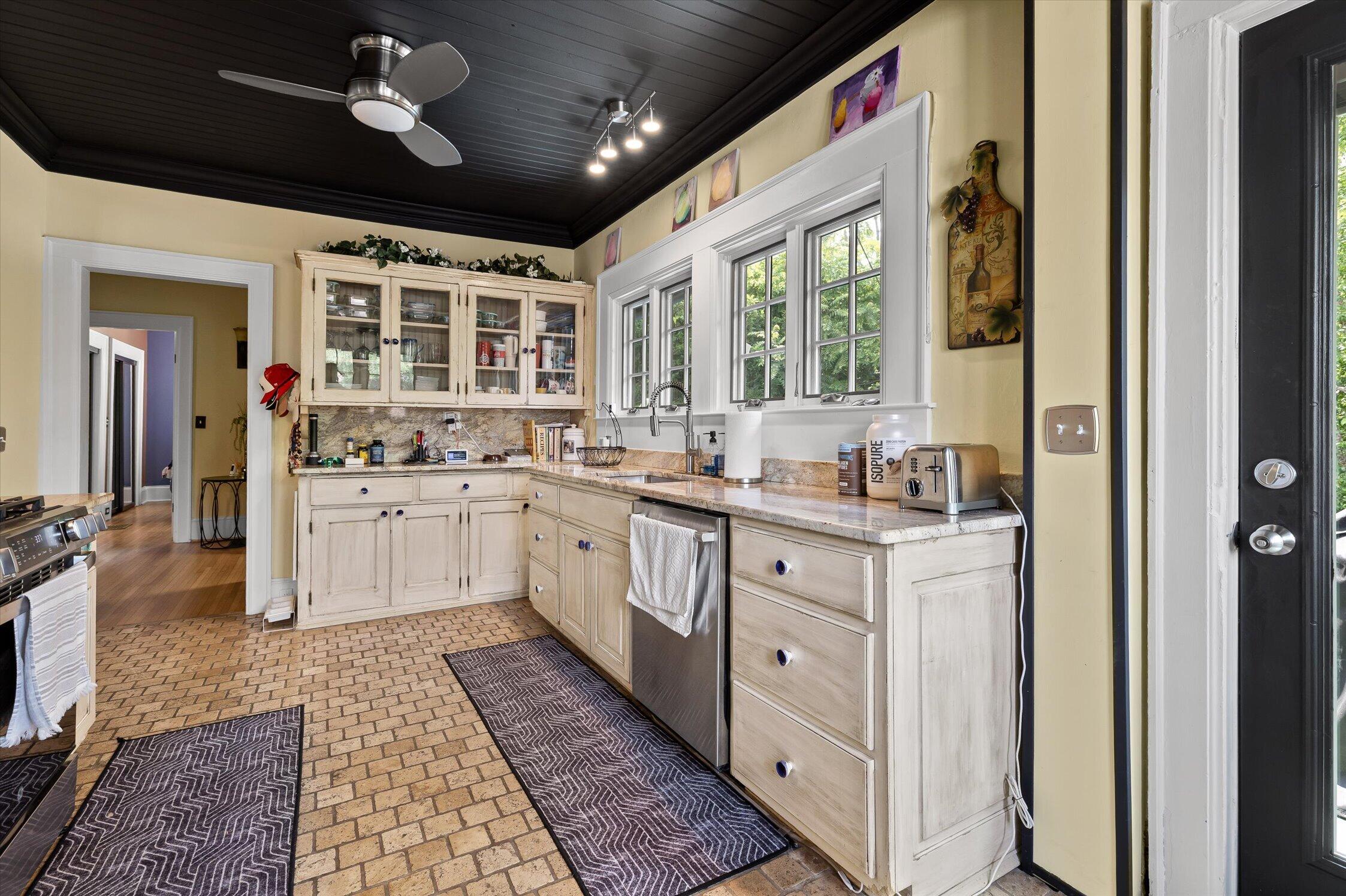 3403 Alta Vista Drive