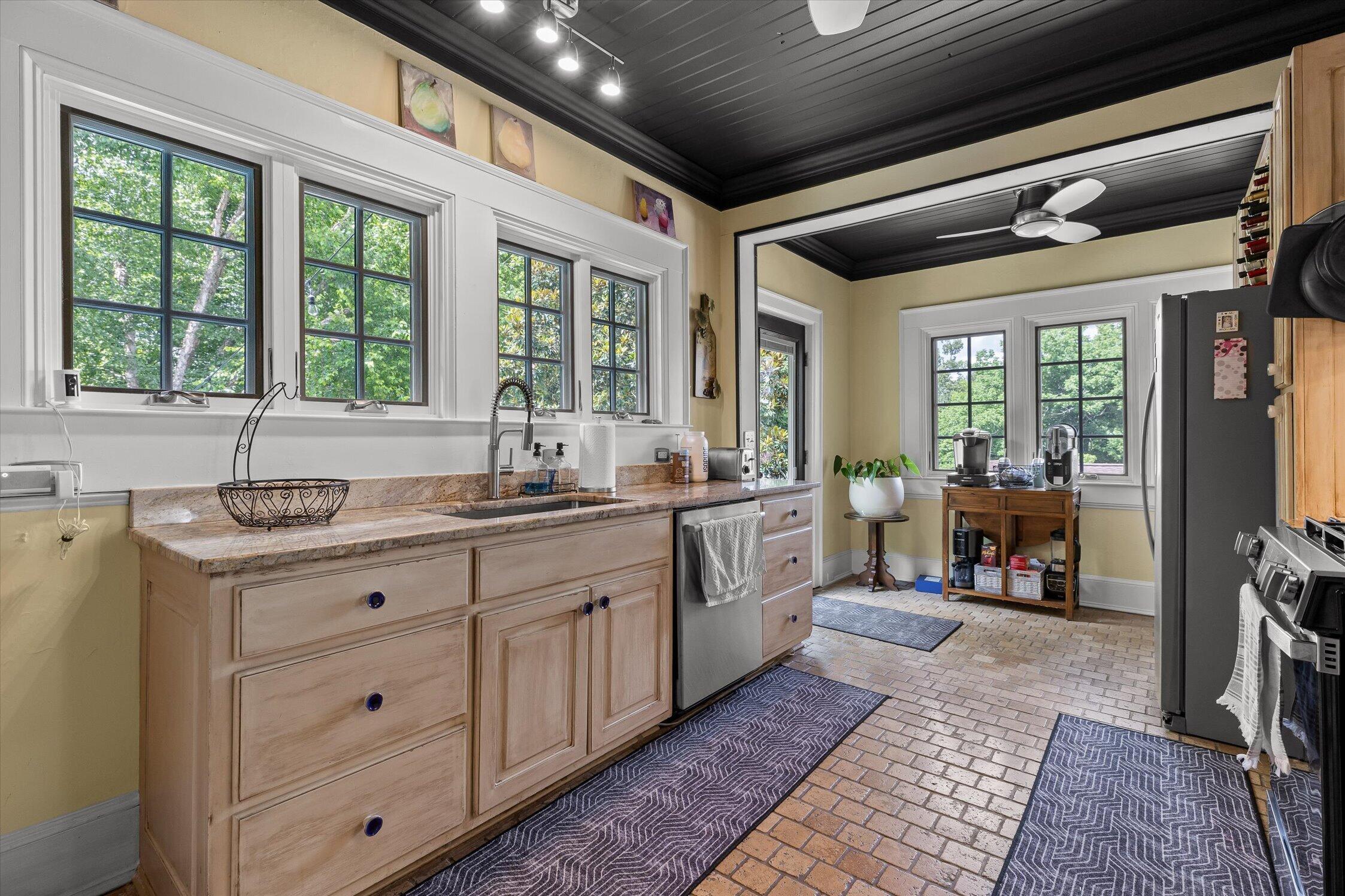 3403 Alta Vista Drive
