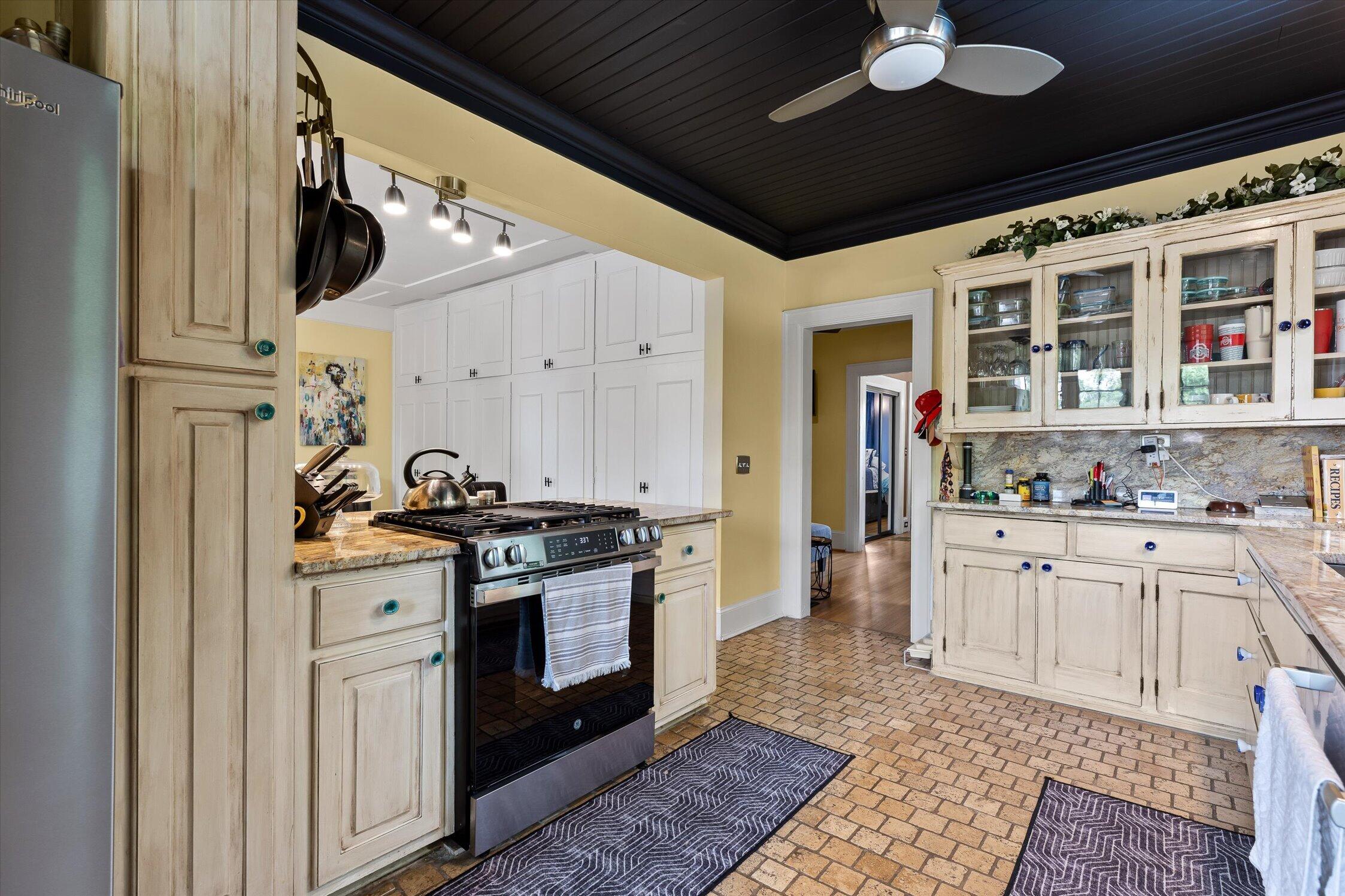 3403 Alta Vista Drive