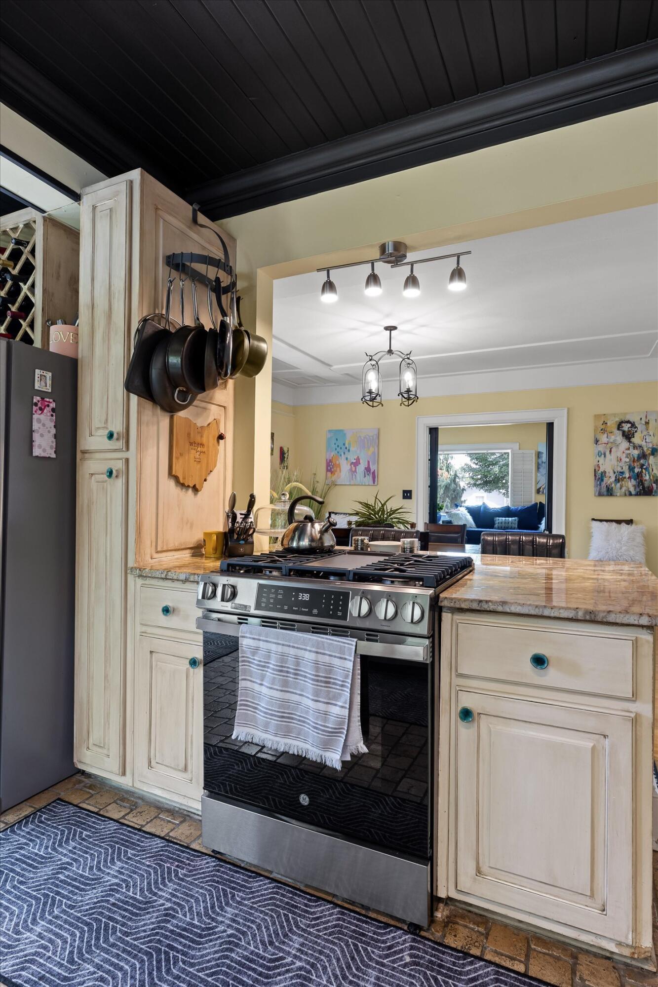 3403 Alta Vista Drive