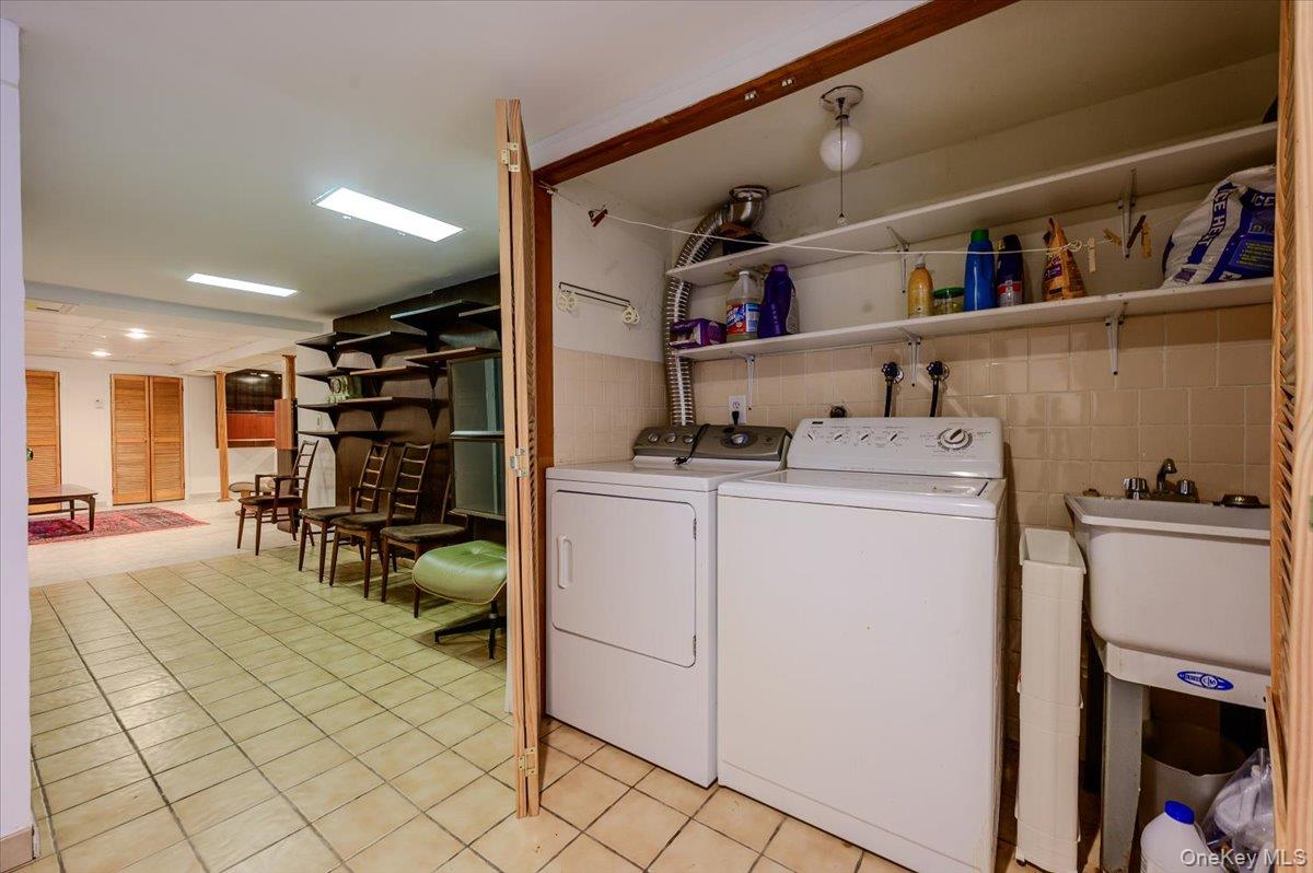 3855 Douglaston Parkway