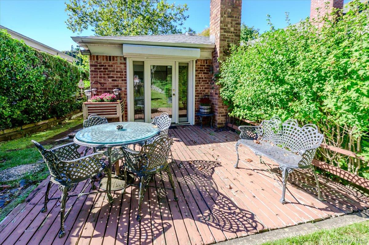 3855 Douglaston Parkway