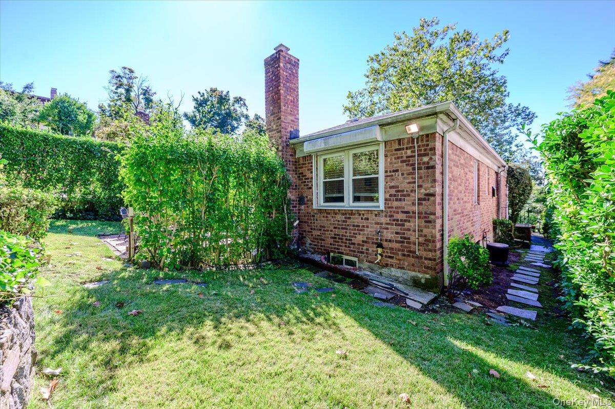 3855 Douglaston Parkway