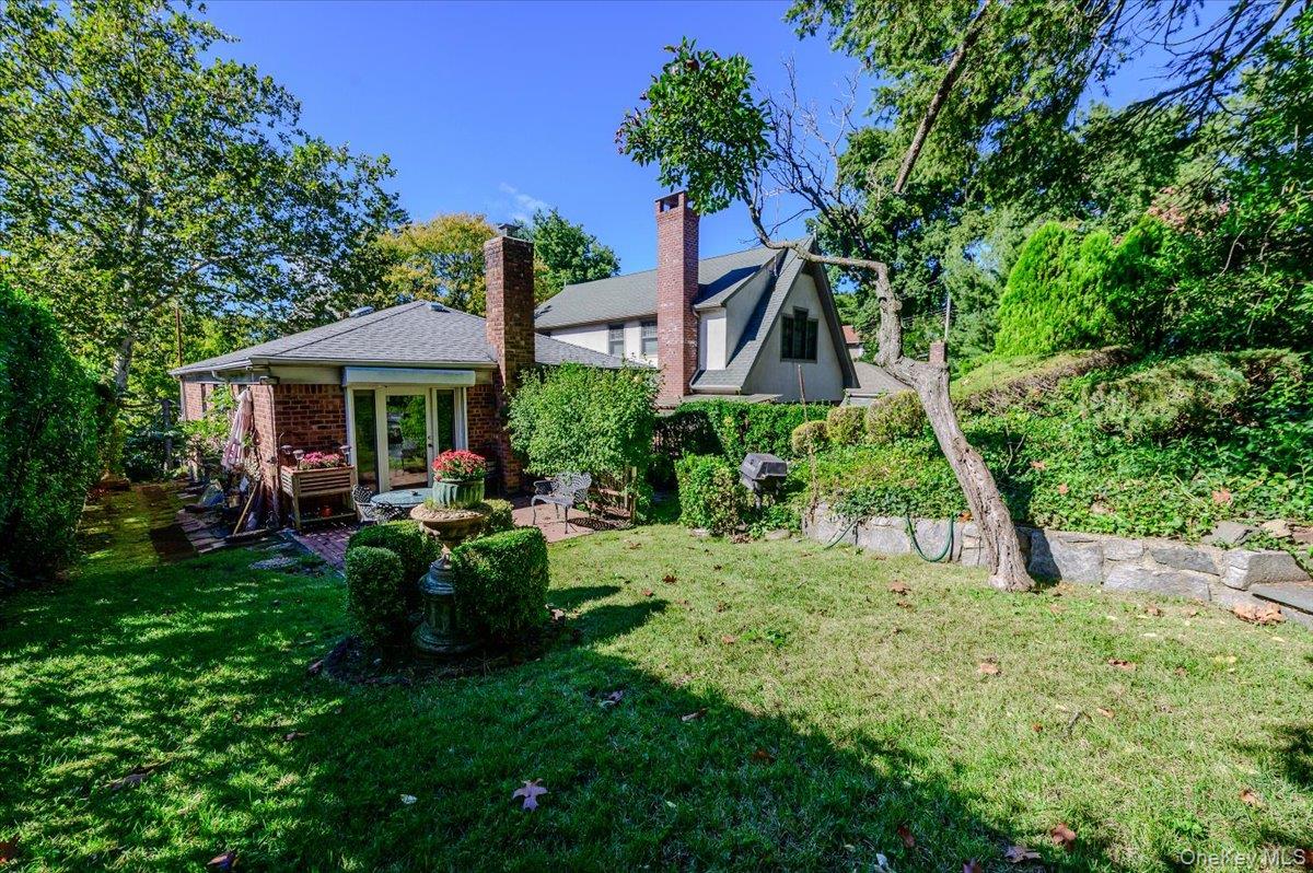 3855 Douglaston Parkway