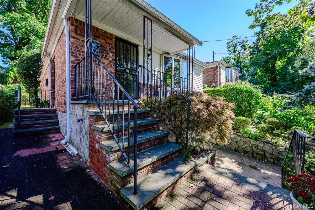 3855 Douglaston Parkway