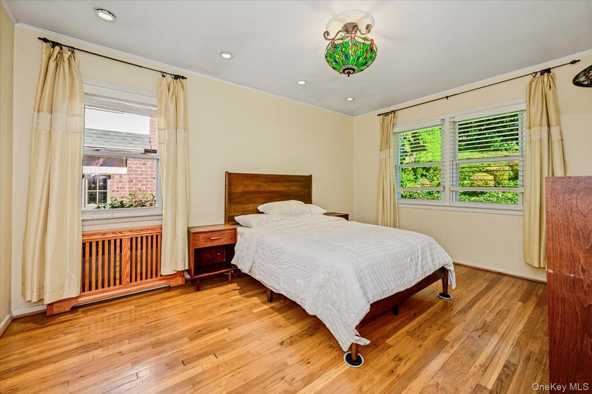 3855 Douglaston Parkway