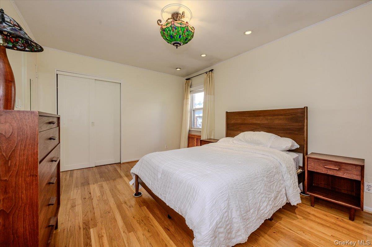 3855 Douglaston Parkway