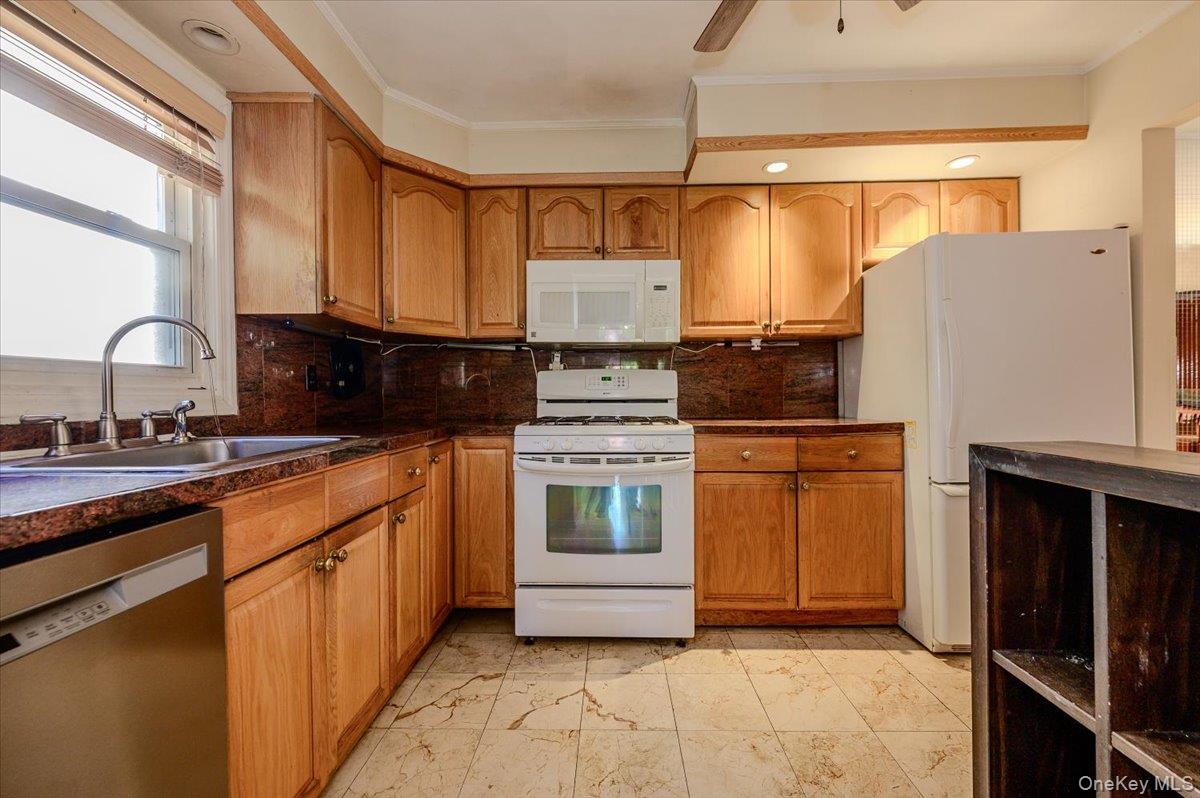 3855 Douglaston Parkway