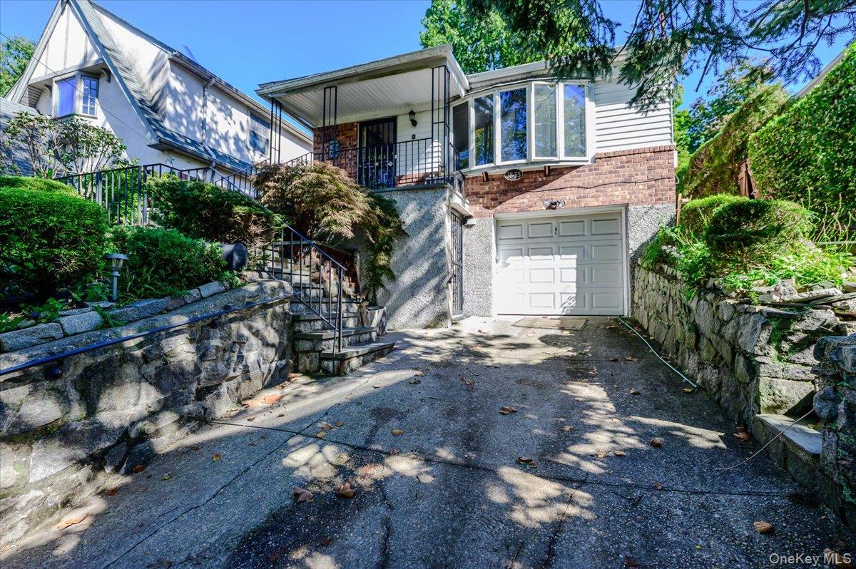 3855 Douglaston Parkway