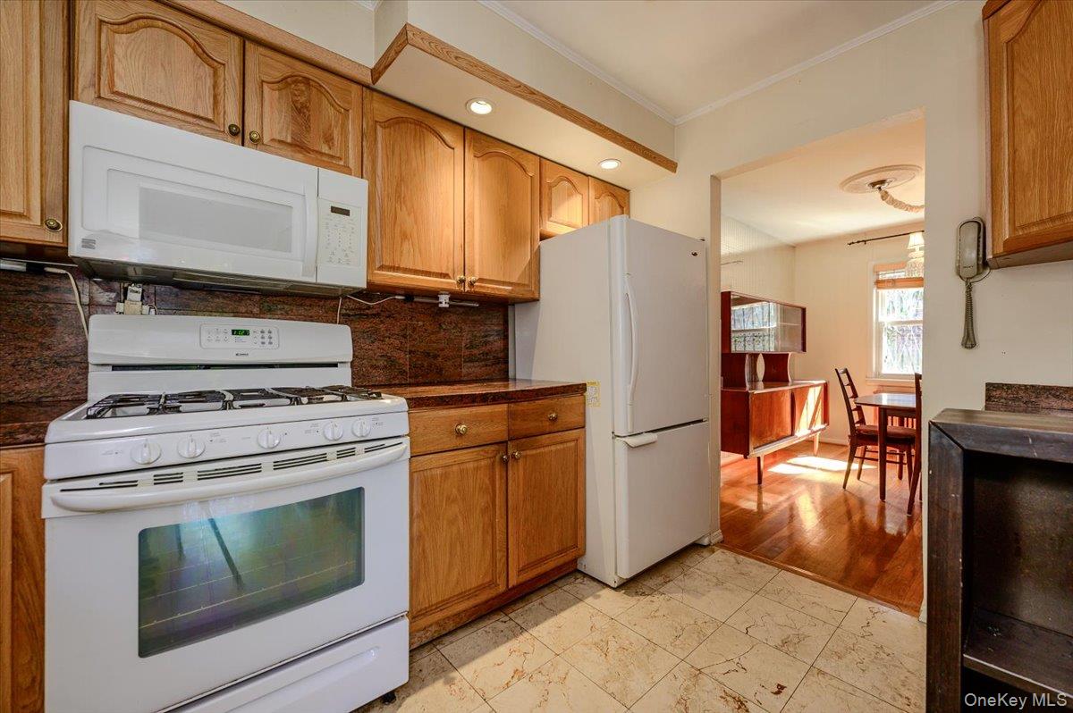 3855 Douglaston Parkway