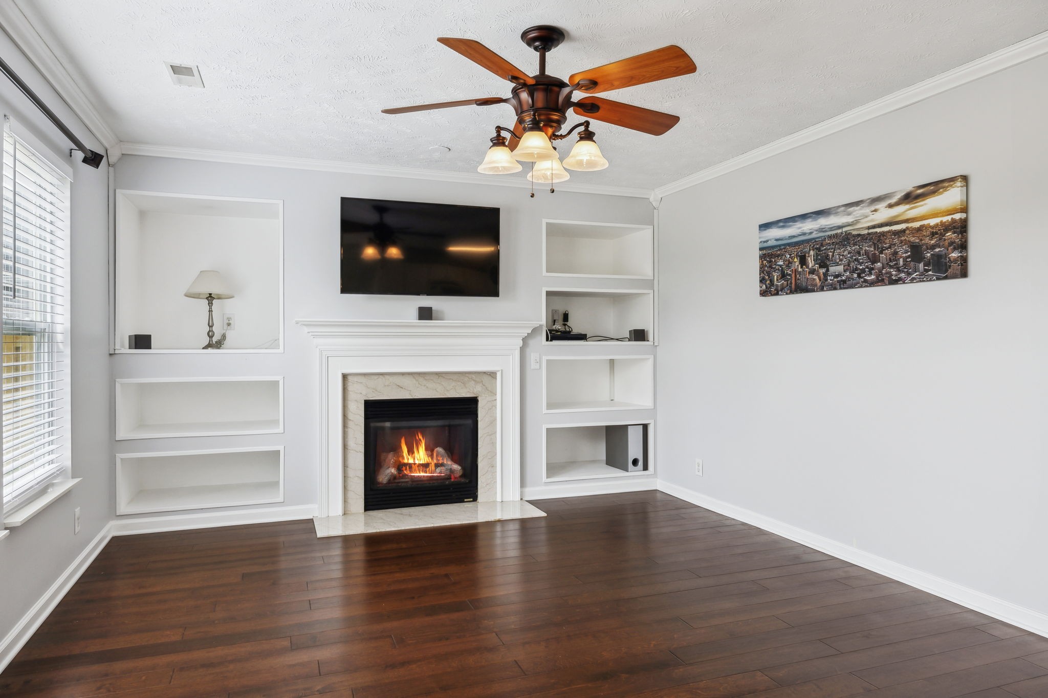 3913 Bridgeview Ln